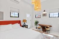 Couch Surfer - B&B