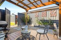 The Bayswood Retreat on Moona Creek by Experience Jervis Bay - B&B Vincentia