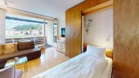 Apartment with Mountain View