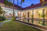 Location! Berawa beach 3bdr Spacious pool villa! - B&B Canggu
