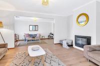 Laidback Seaford Family Retreat 200m from Beach - B&B Adelaide