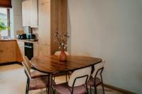 3-BR Suburban Retreat - B&B