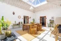 Cuarto Botánico Studio - Shared Pool - Central Island Location - 10 mins drive to Famara and La Santa - B&B Tiagua