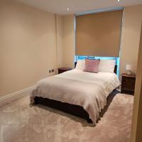 Charming Two Bedroom apartment with Balcony - Chambres d’hôtes Londres