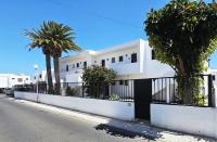 Happy Beach Home - Shared Pool and near the Beach By Lanzarote Vacation Homes - Chambres d'hôtes Puerto del Carmen