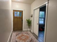 Spacious Family Retreat with Hot Tub & Home Theater - Chambres d’hôtes Meridian