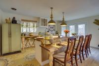 6 Mi to Lake Michigan Coloma Farmhouse - B&B