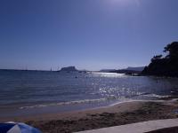 Apartamento en Moraira con piscina 100 m de la playa - Chambres d’hôtes