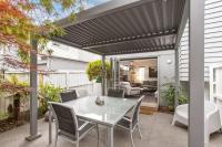 Convenient Urban Townhouse 2 carparks available - B&B