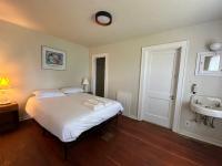 Twin Room with Bath