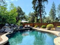 Log Cabin w/ pool, spa, game room, sleeps 20 - B&B Coarsegold