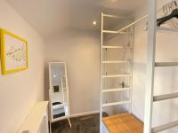 The Cwtch, Log Fire, Sleeps 6, Nr Zip World, Brecon and Bike Park Wales - Bed and Breakfast Aberdare