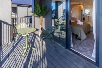 Luxury Studio With Balcony - Close to Supermarket - B&B Christchurch