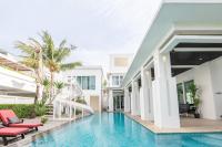 Five-Bedroom Villa with Private Pool and Jacuzzi