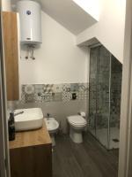 Basic Triple Room with Shared Bathroom