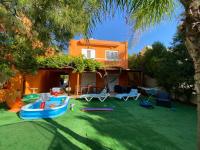 Elite family holiday villa with playground & Ship - B&B Chlórakas