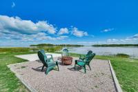 Lake Huron Waterfront Escape: Kayak, Fish & Swim - B&B De Tour Village