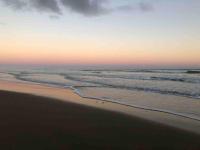 Karma Waters Beach House, 100m from beach - B&B Middleton