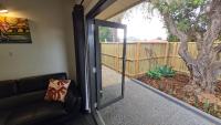 Sauvage - Spacious Apartment with Private Garden Courtyard - B&B Port Pirie