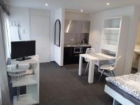 Modernes 1 Zimmer Studioapartment in ruhiger zentrumsnaher Lage - free parking - B&B