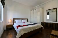 One-Bedroom Apartment with Balcony