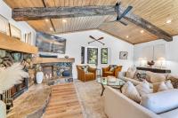 Modern Mountain Luxury Retreat, Hot Tub & Grill - B&B Carnelian Bay