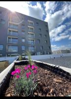 NEW apartment with free garage parking near the airport - B&B Prievoz