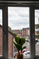 Stylish quaint home hosted by ESONGRACE Stays in Stoke-on-Trent - Perfect for Families - Contractors - Holiday makers - Emergency Housing - Professionals - B&B