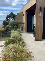 Fabulous, New, Well Appointed Beach House - Bed and Breakfast