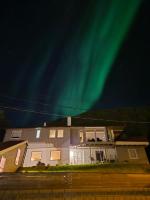 Villa with amazing view! Free Parking - Chambres d’hôtes Tomasjorda