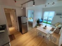 Oak Apartment at The Rochester Bridgeview Tower - B&B