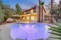 The Blue Lagoon - B&B Las Vegas