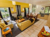 Gondwana Chalet perfect for all seasons - Chambres d’hôtes Ohakune