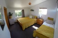 Aloha Beach House - one block from Papamoa beach - B&B Papamoa