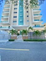 Upscale City Center Apt, Pool - Ferienwohnung