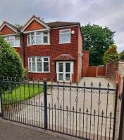 Dalton House - Three Bedroom Property Stretford free parking Near The Trafford Centre - Chambres d’hôtes