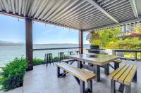 Bayfront Home with Private Beach in Poulsbo! - Chambres d’hôtes