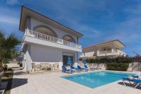 DENNIS and TANYA VILLAS - B&B Laganás