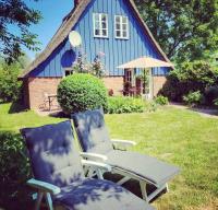 Die blaue Reetdachkate am Deich - Ferienwohnung Krummendeich