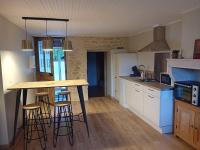 Petite maison en pierre au calme avec extérieur - B&B