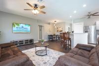 Charming Waterfront Vacation Rental with Fabulous Views and Easy Access to the Caloosahatchee River - Chambres d'hôtes Cape Coral