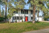 Beautiful 3 story villa with room for 17 people - outdoor POOL and indoor SAUNA - Chambres d'hôtes Spokane