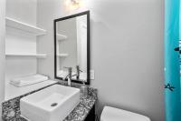 Sleek 1BR Apt with Free Park Near NRG, Med Center & UH - B&B Houston