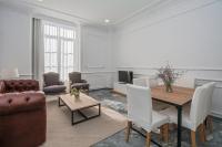 Apartment with views to the Constitution Square (5 Adults)