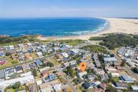 The Birubi Beach House 11 Campbell Ave Close to the beach pet friendly holiday home - Chambres d'hôtes Eneabba