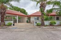 Beautiful 5 Bedroom Luxury Pool Villa in Pattaya - Ferienwohnung Ban Huai Yai