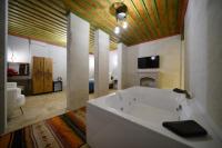 King Room with Spa Bath