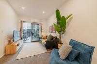 Downtown Bliss - 4-BR Retreat Amidst the Cityscape - B&B Christchurch