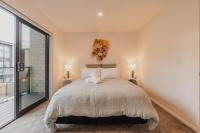 Downtown Bliss - 4-BR Retreat Amidst the Cityscape - Chambres d’hôtes Christchurch
