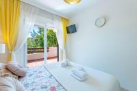 Deluxe Two-Bedroom Apartment with Garden View